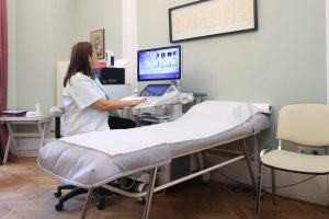 Stop exciziilor inutile în displazia de col uterin – Dr Lorena Turculet recomandă alternative blânde și eficiente